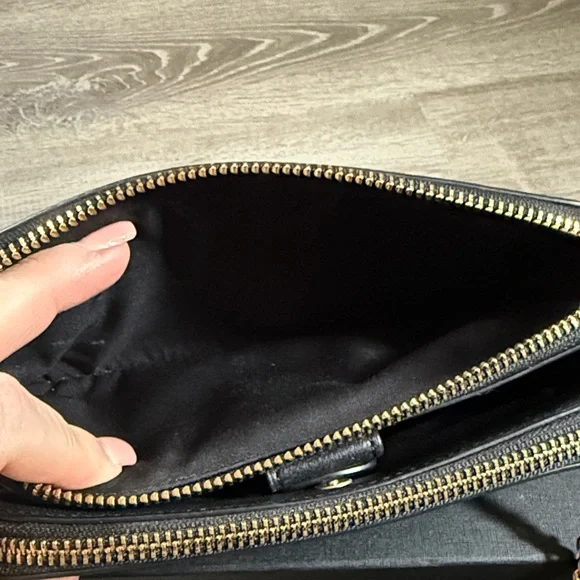 Tory Burch Black Quilted Crossbody Bag - Picture 5 of 10